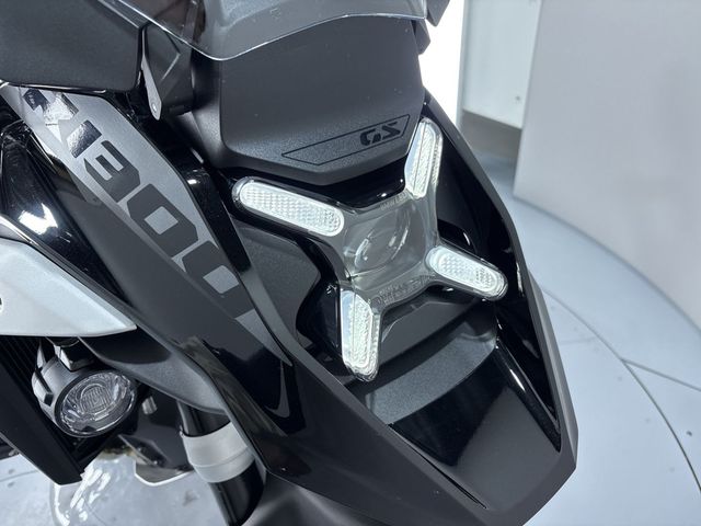 bmw - r-1300-gs-triple-black