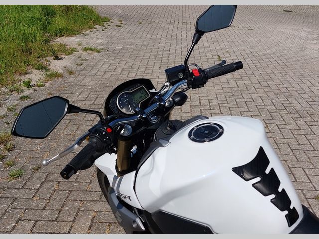 suzuki - gsr-750
