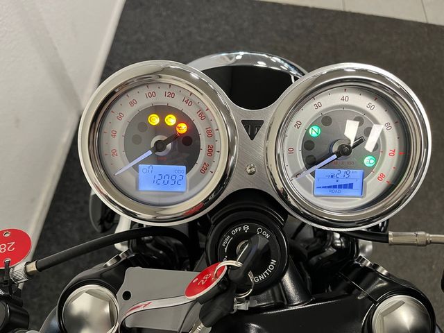 triumph - thruxton-1200