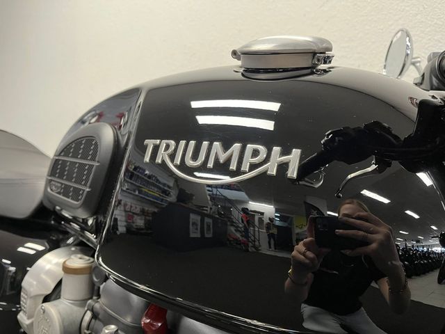 triumph - thruxton-1200