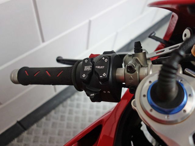 ducati - panigale-v4-s