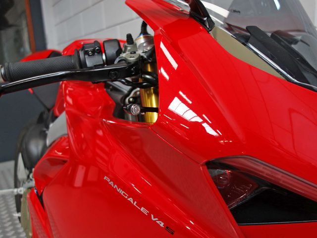 ducati - panigale-v4-s