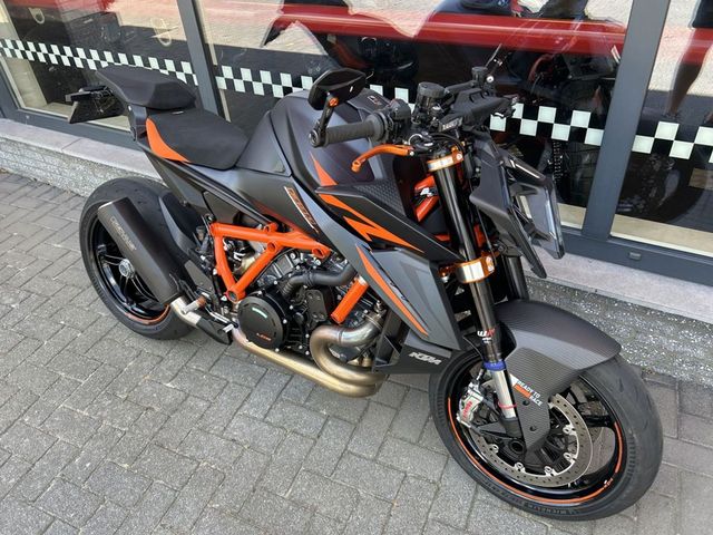 ktm - 1390-super-duke-r-evo