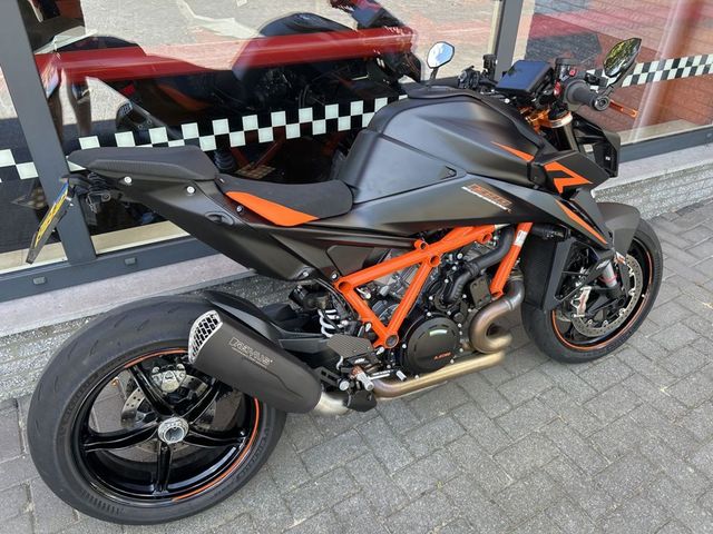 ktm - 1390-super-duke-r-evo