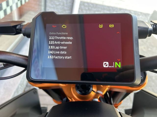ktm - 1390-super-duke-r-evo