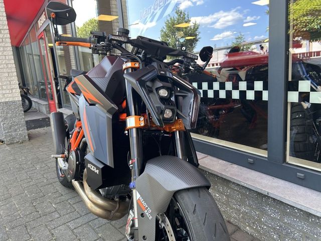 ktm - 1390-super-duke-r-evo