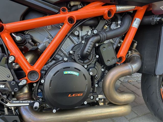 ktm - 1390-super-duke-r-evo