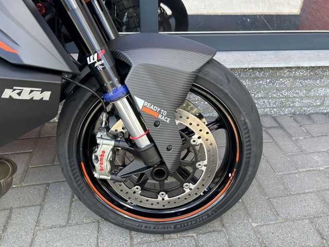 ktm - 1390-super-duke-r-evo