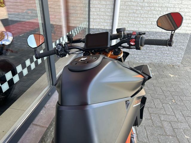 ktm - 1390-super-duke-r-evo