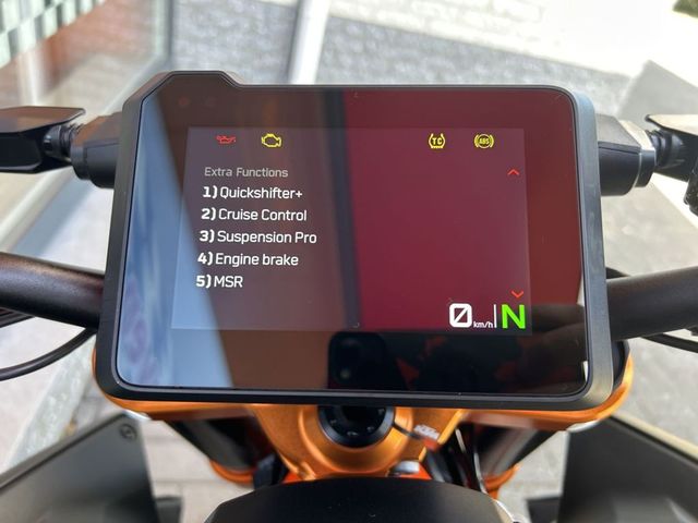 ktm - 1390-super-duke-r-evo