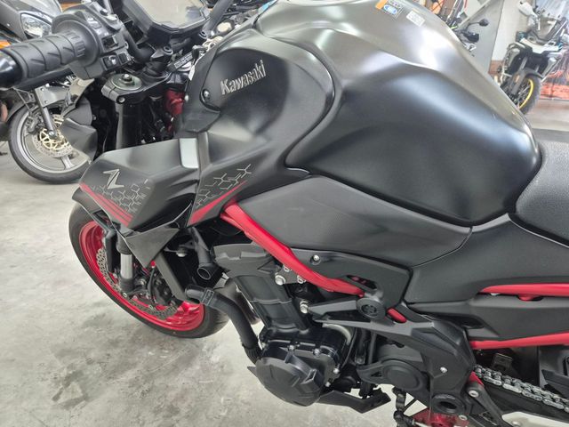 kawasaki - z900