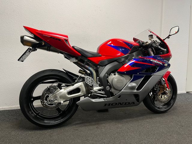 honda - cbr-1000-rr-fireblade