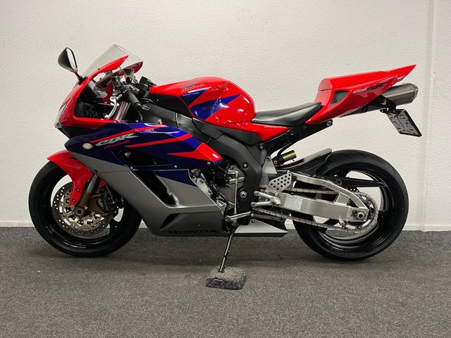 honda - cbr-1000-rr-fireblade
