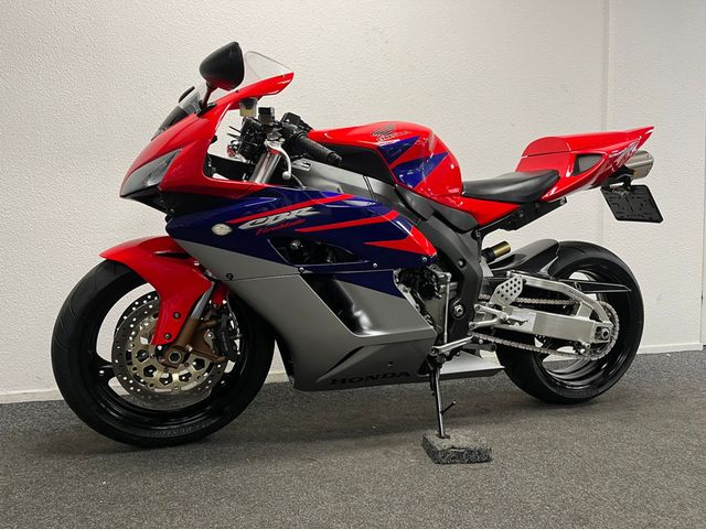 honda - cbr-1000-rr-fireblade