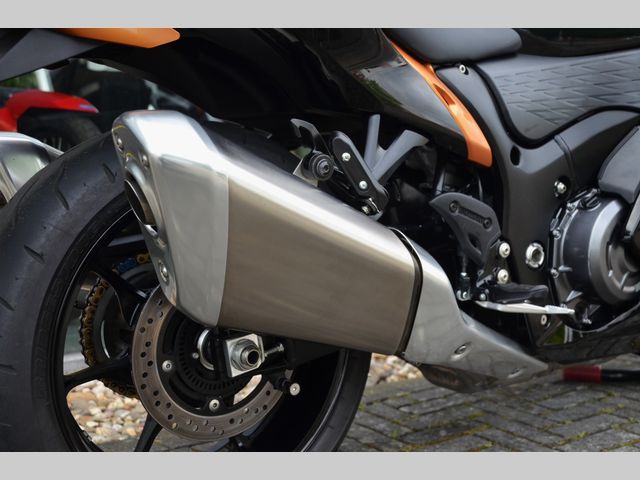 suzuki - gsx-r-1300-hayabusa