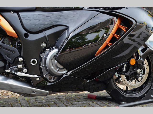 suzuki - gsx-r-1300-hayabusa