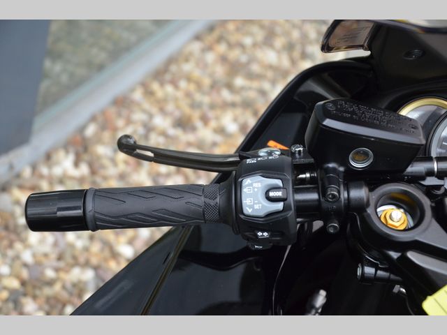 suzuki - gsx-r-1300-hayabusa