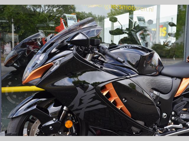 suzuki - gsx-r-1300-hayabusa