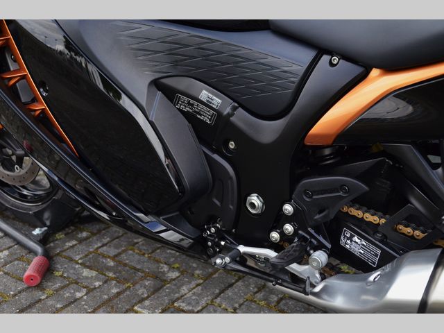 suzuki - gsx-r-1300-hayabusa