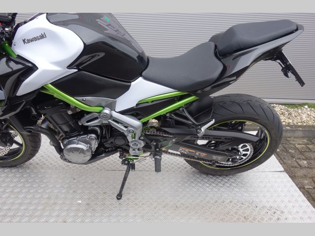 kawasaki - z900