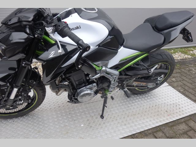 kawasaki - z900