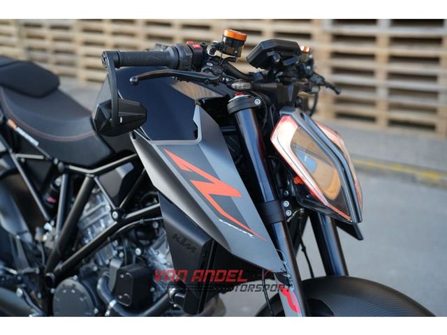 ktm - 1290-super-duke-r