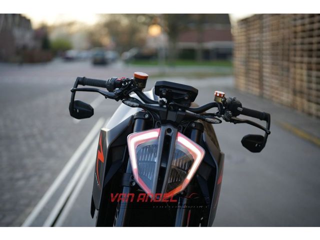 ktm - 1290-super-duke-r