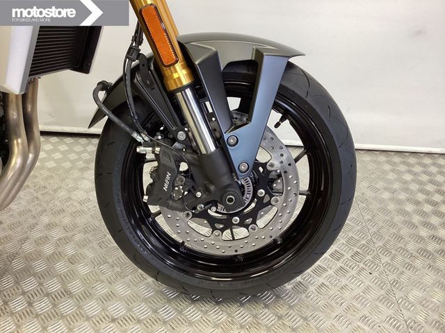 suzuki - gsx-8t