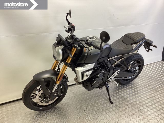 suzuki - gsx-8t