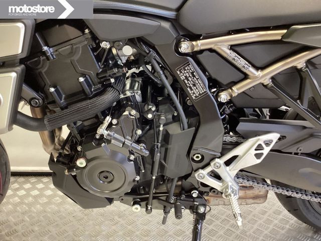 suzuki - gsx-8t