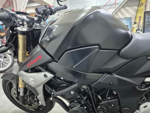 suzuki - gsr-750-a