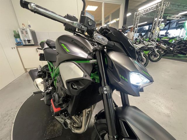 kawasaki - z900