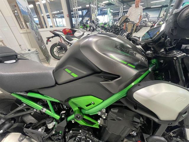 kawasaki - z900