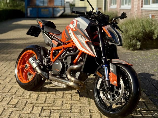 ktm - 1290-super-duke-r-evo