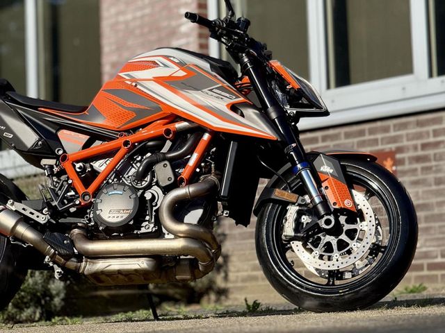 ktm - 1290-super-duke-r-evo