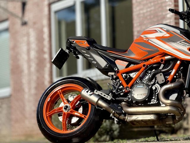 ktm - 1290-super-duke-r-evo