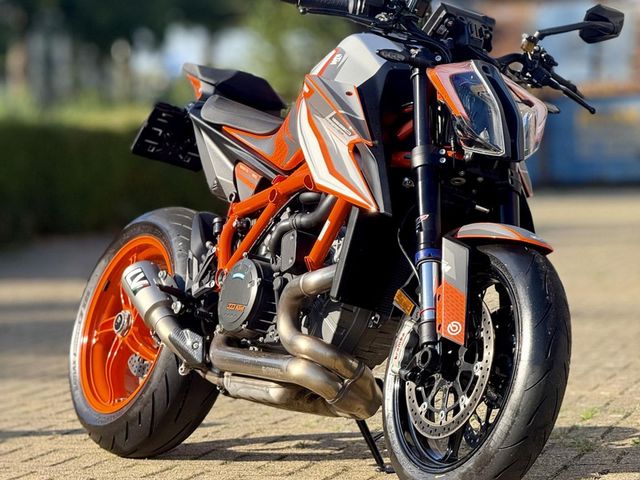 ktm - 1290-super-duke-r-evo