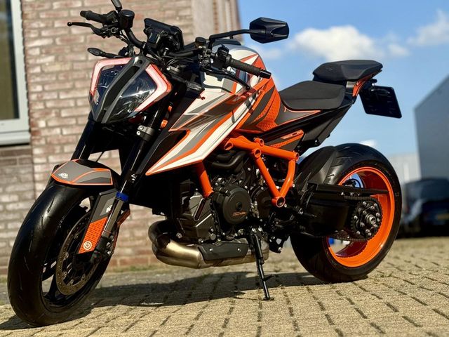 ktm - 1290-super-duke-r-evo