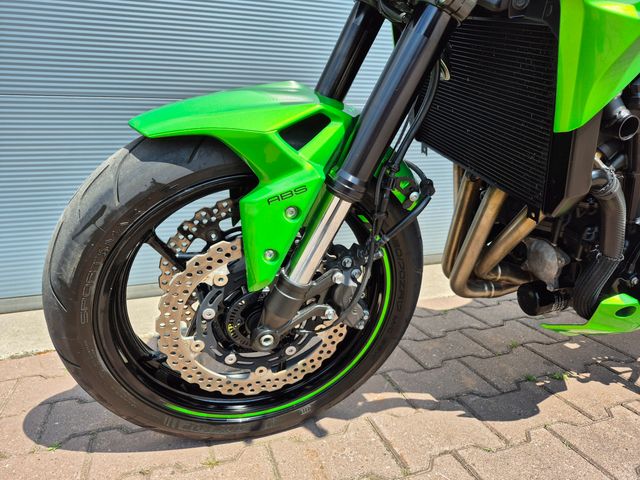 kawasaki - z900