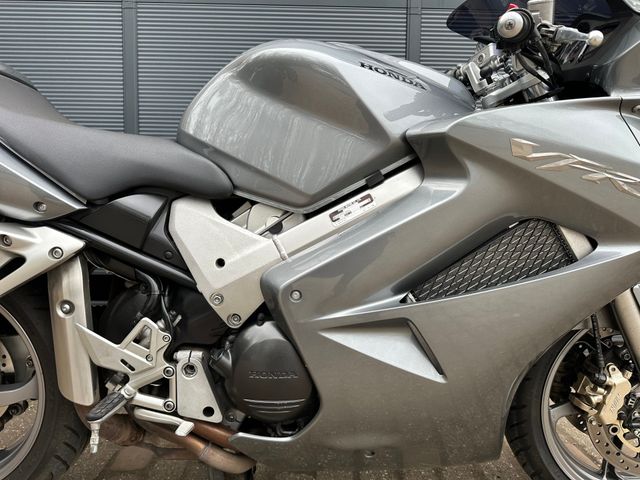 honda - vfr-800-fi-vtec-abs