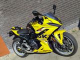 SUZUKI GSX-8R