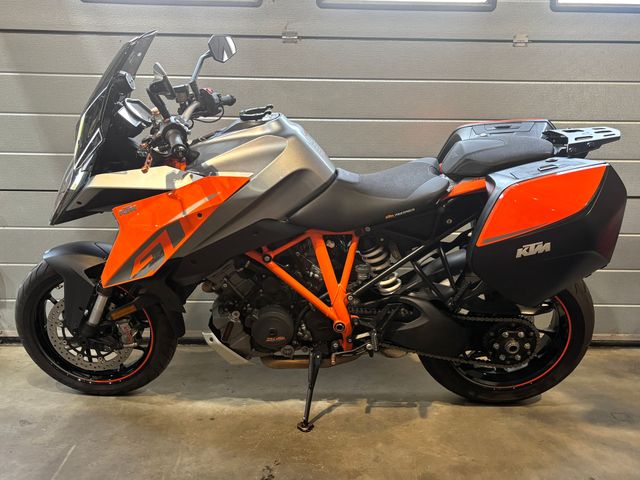 ktm - 1290-super-duke-gt
