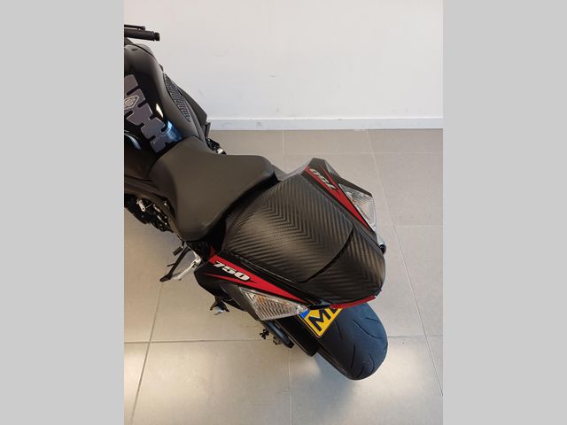 suzuki - gsx-r-750