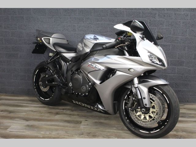 honda - cbr-1000-rr-fireblade