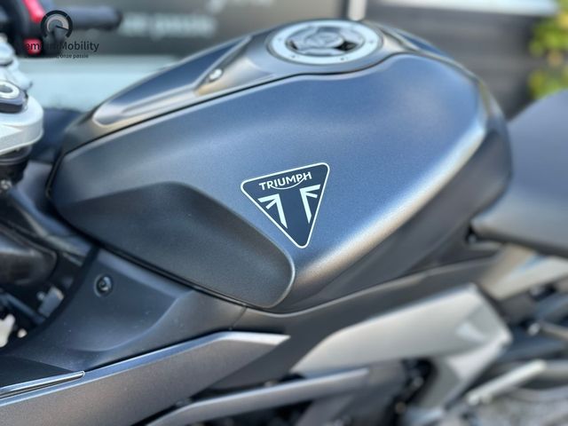 triumph - daytona-660