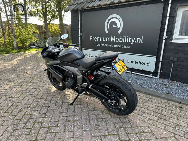 triumph - daytona-660