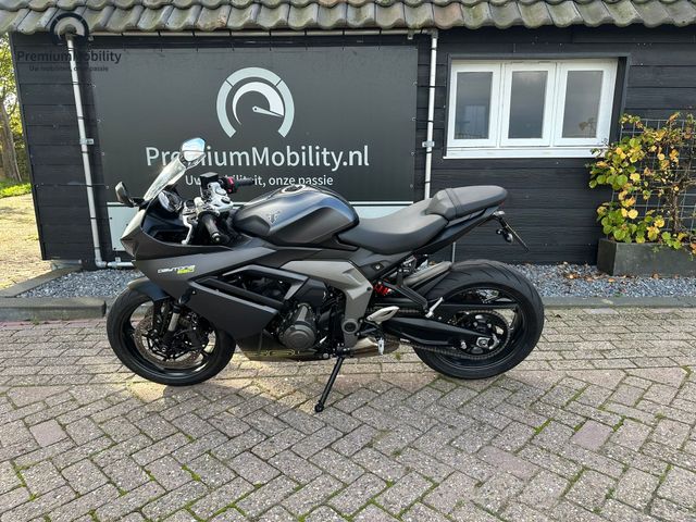 triumph - daytona-660