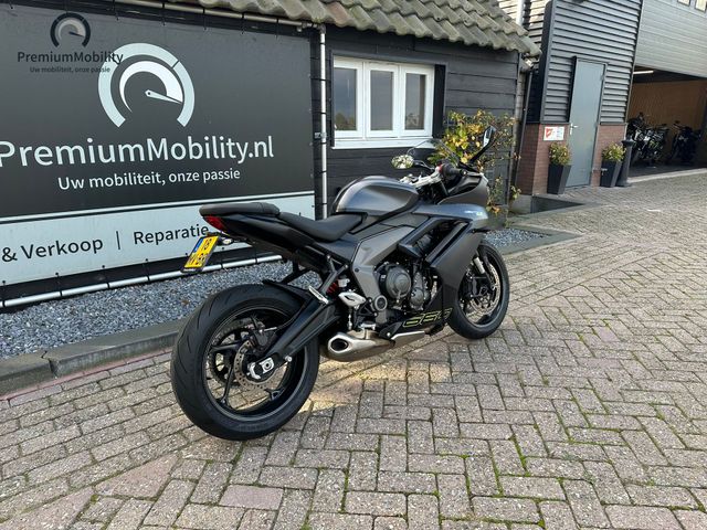 triumph - daytona-660