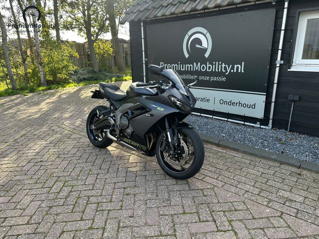 triumph - daytona-660