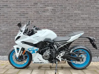 SUZUKI GSX-8R – foto 2